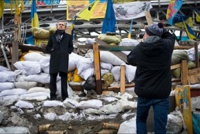 BHL se mettant en scène à Kiev